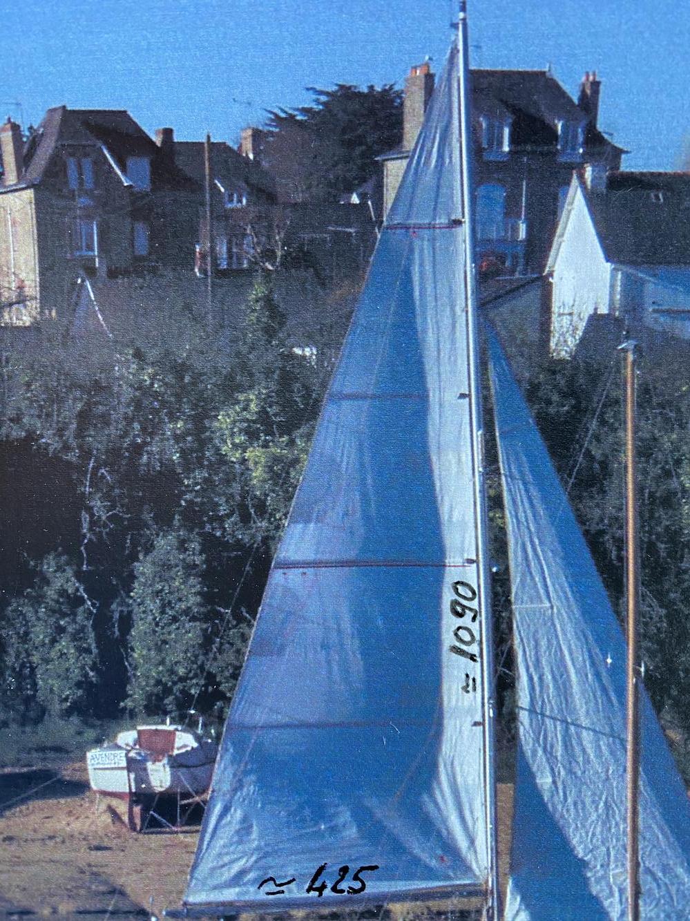 Grand voile lattée Tonnerre 1090x425