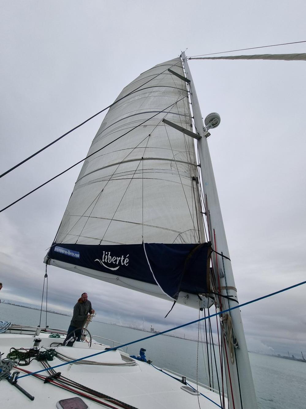 Grand voile lagoon 500