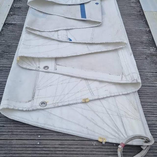 Grande voile entièrement  lattée  full  Batten