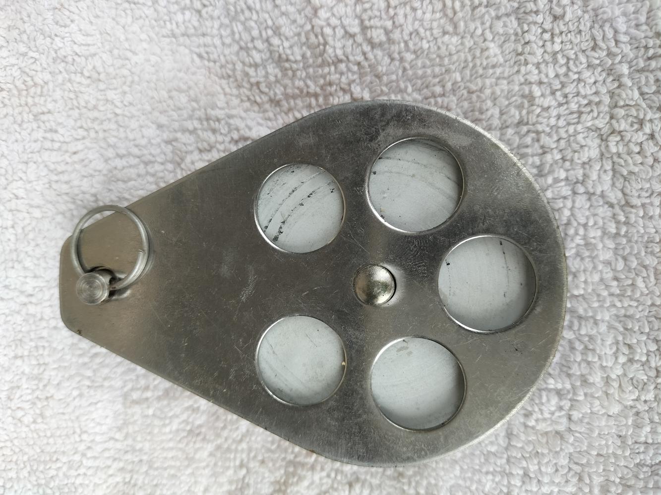 Poulie patte d'oie de pataras