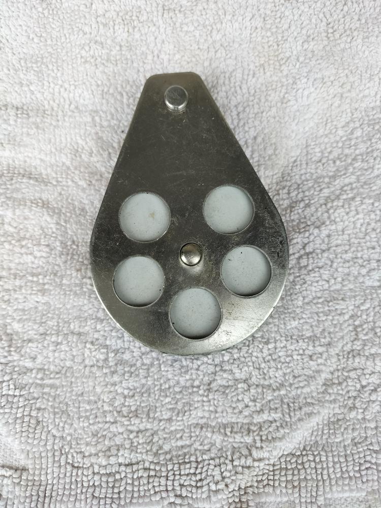 Poulie patte d'oie de pataras