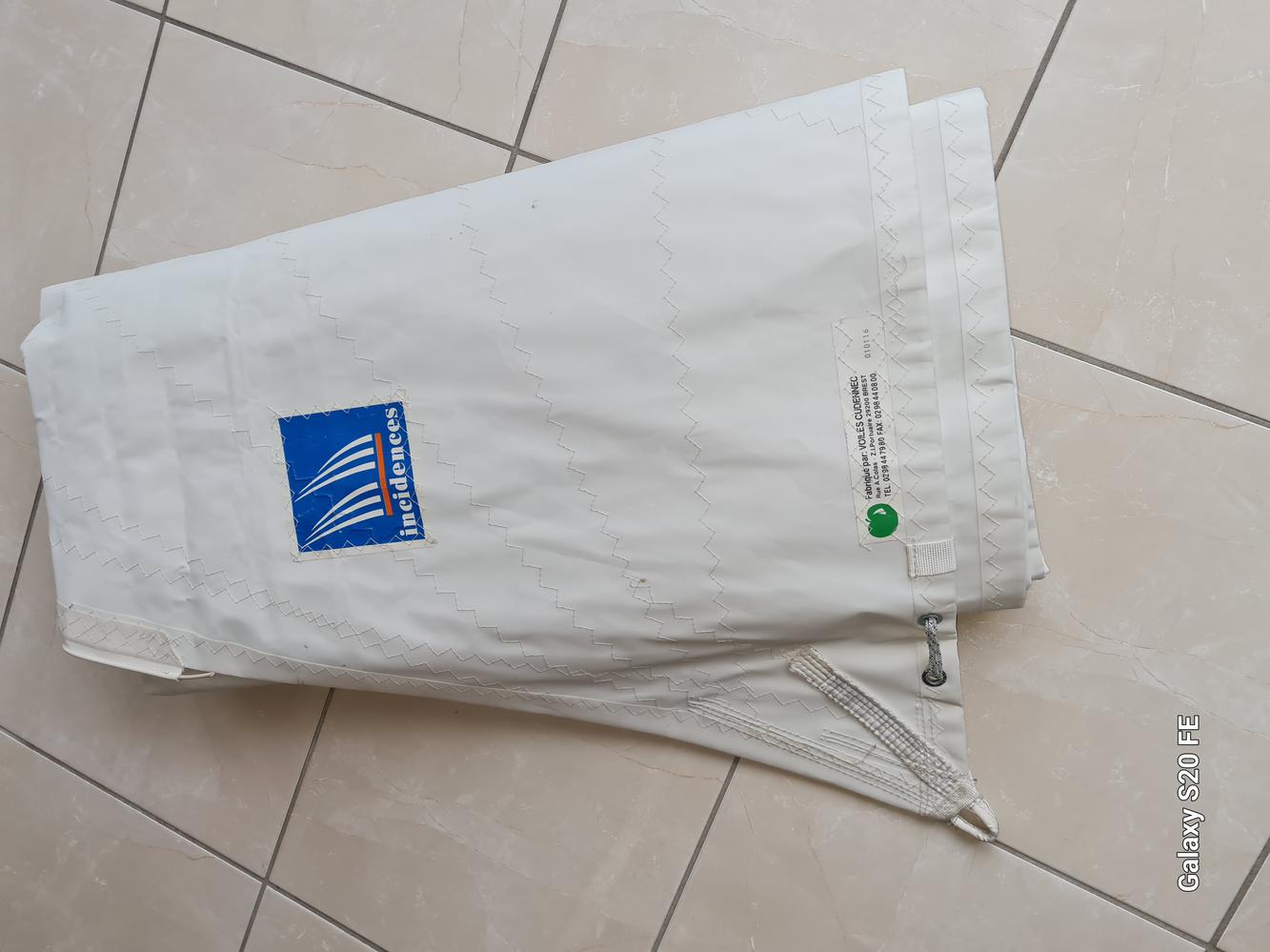 FOCUS V3 Rouge Voile de Foc et Grand-Voile Joysway 881232