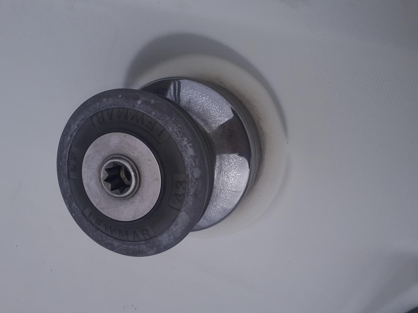 2 Winches  43 Lewmar pour voilier 34"