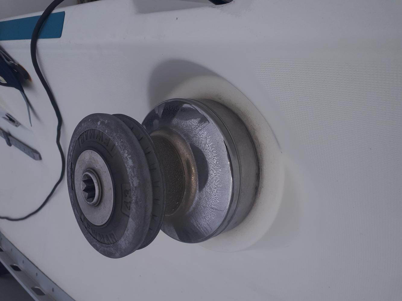 2 Winches  43 Lewmar pour voilier 34"