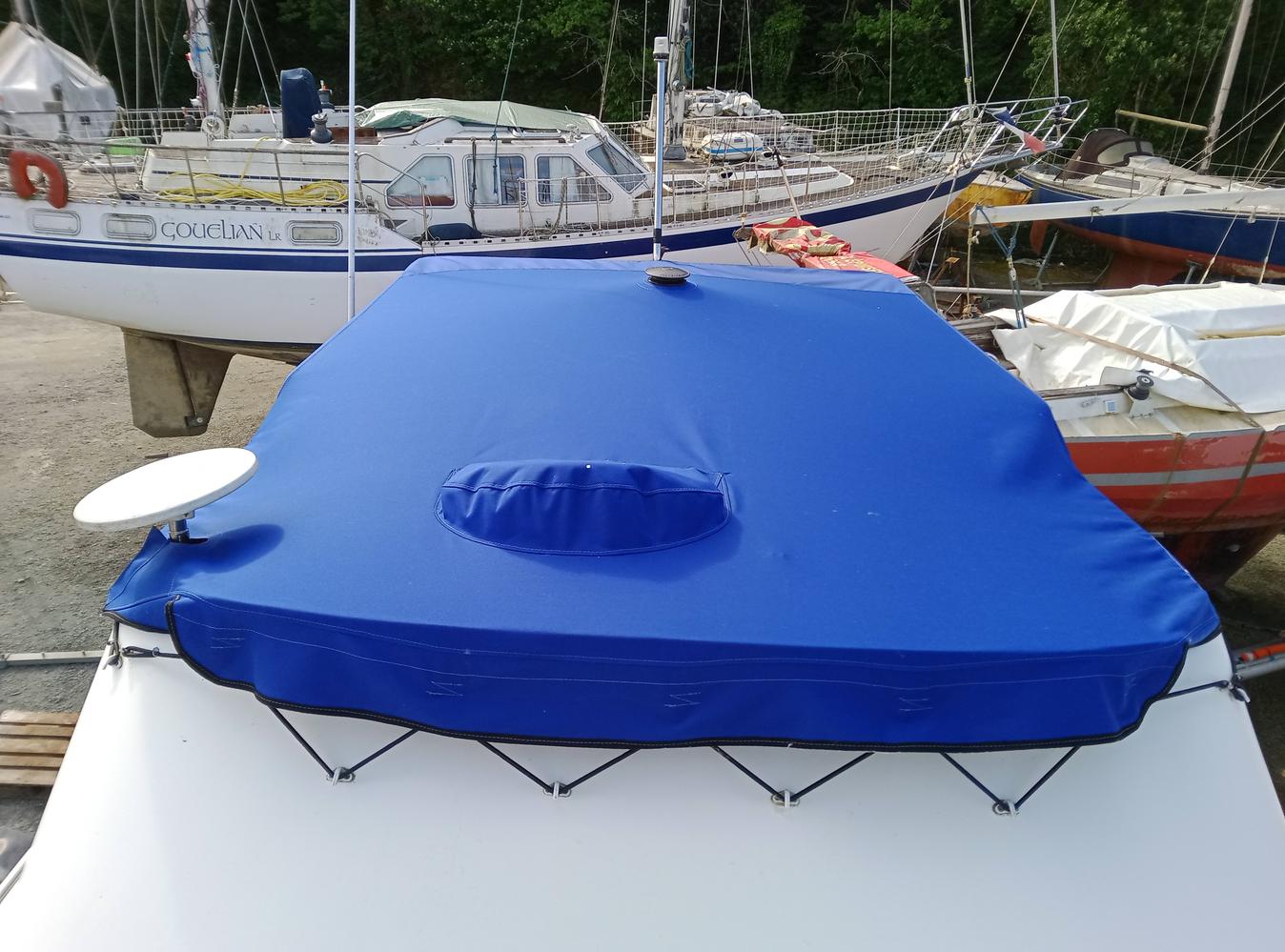 Taud de flybridge ocqueteau 975