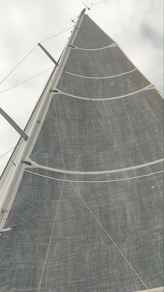 Grand voile lattee