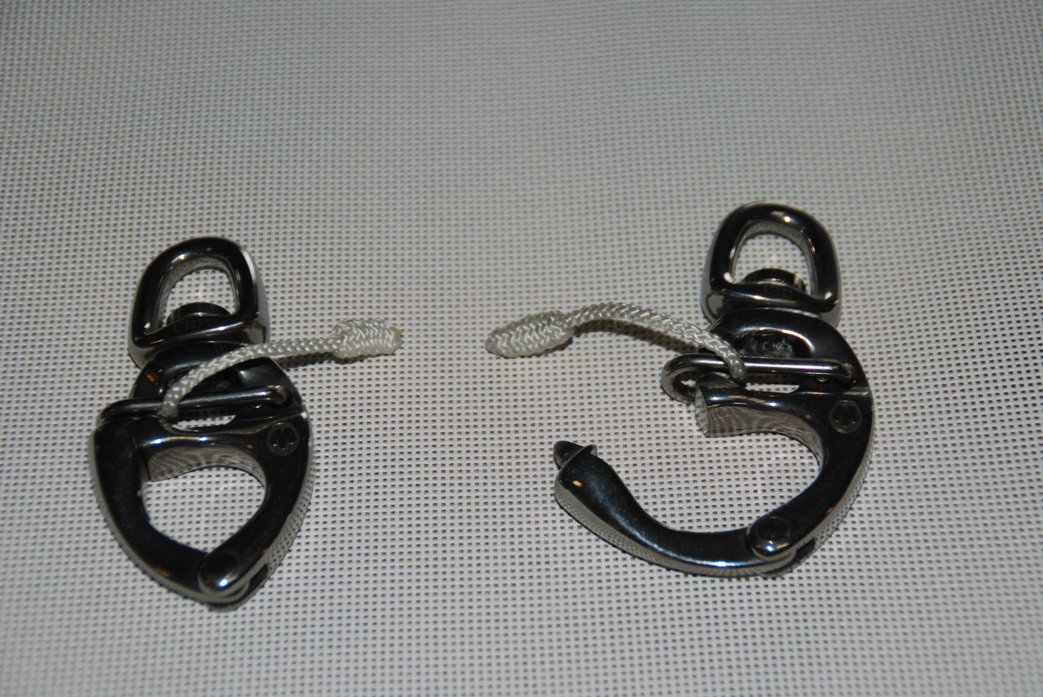 Paire de mousquetons de drisse