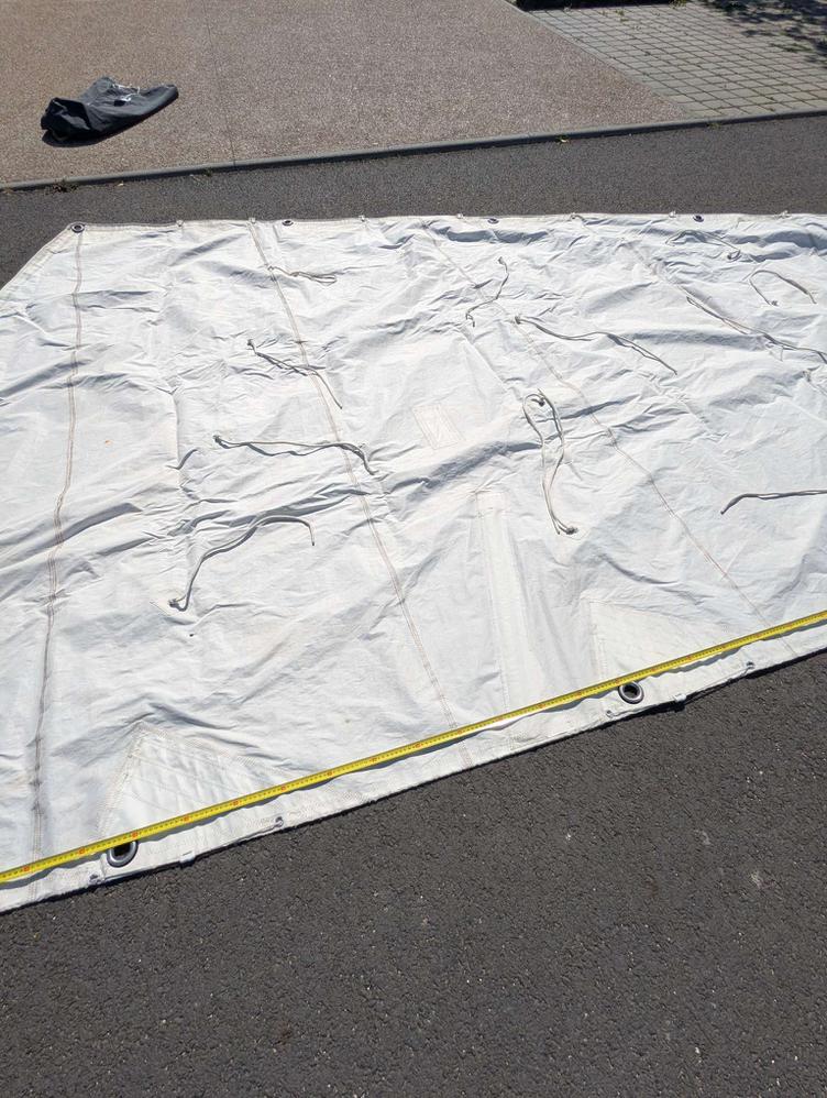 Grand voile lattée sur coulisseaux