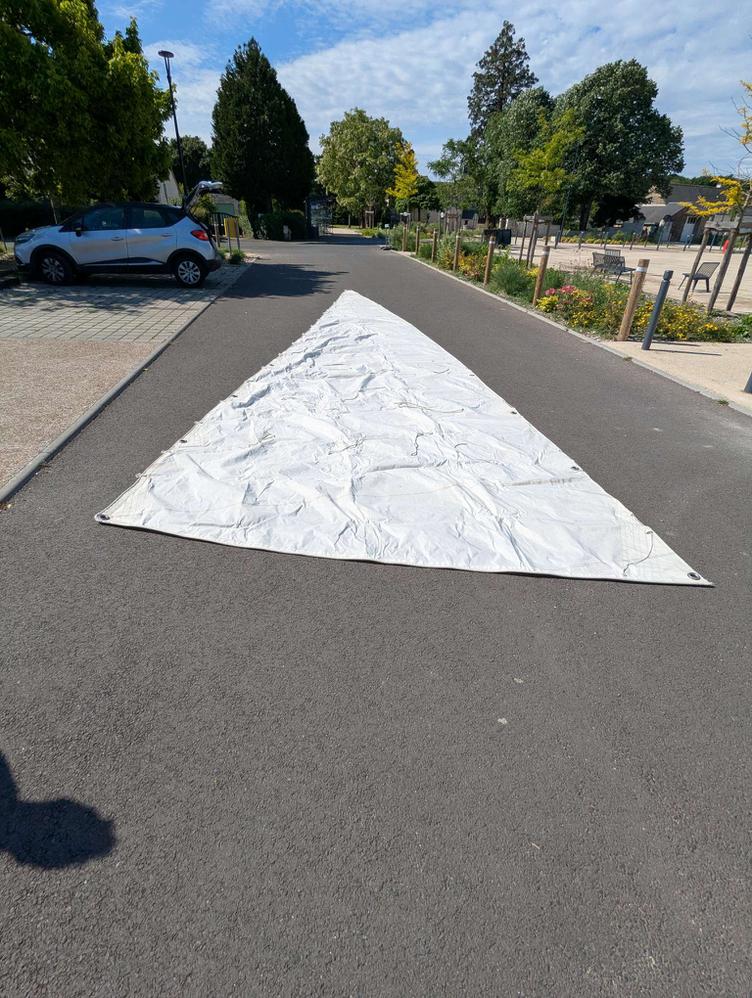 Grand voile lattée sur coulisseaux