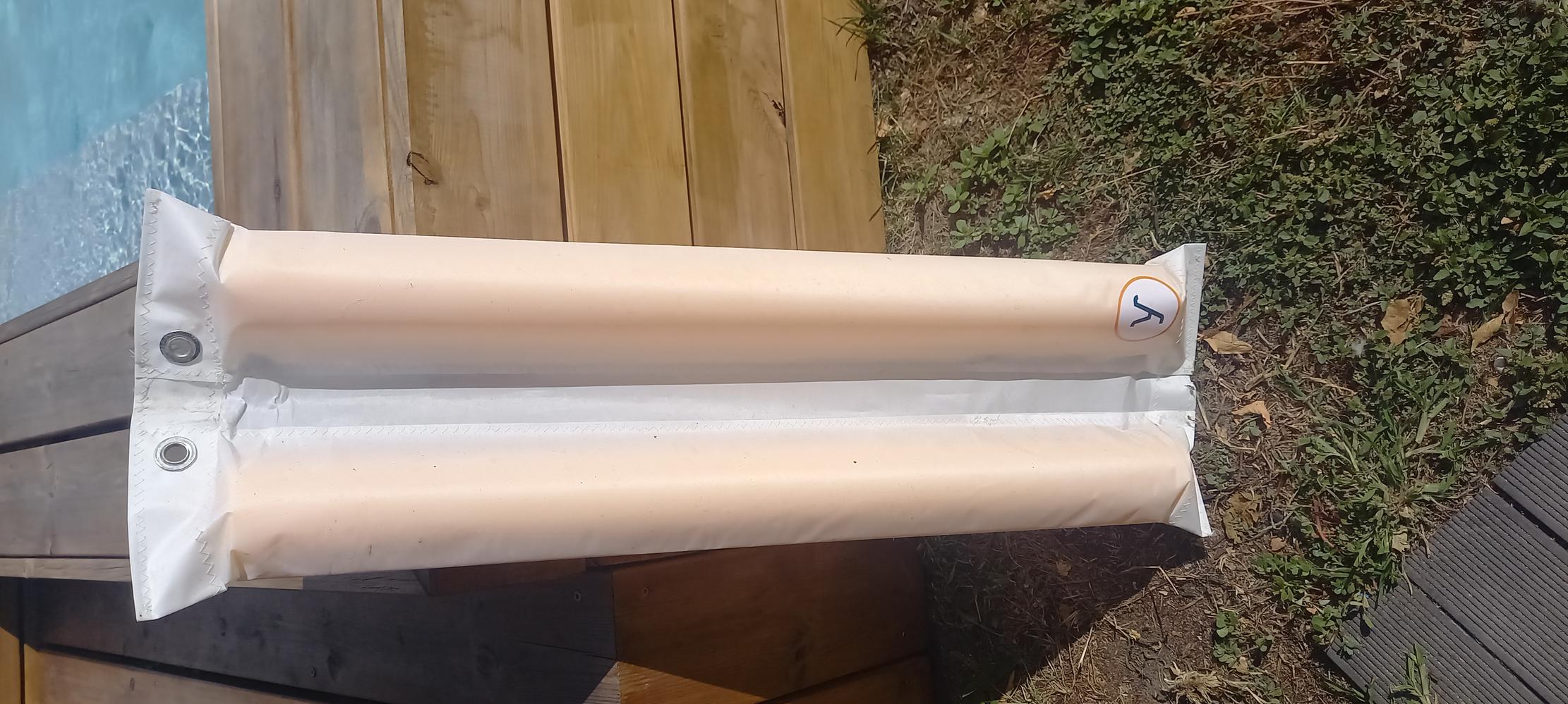 Flotteur de mat dériveur