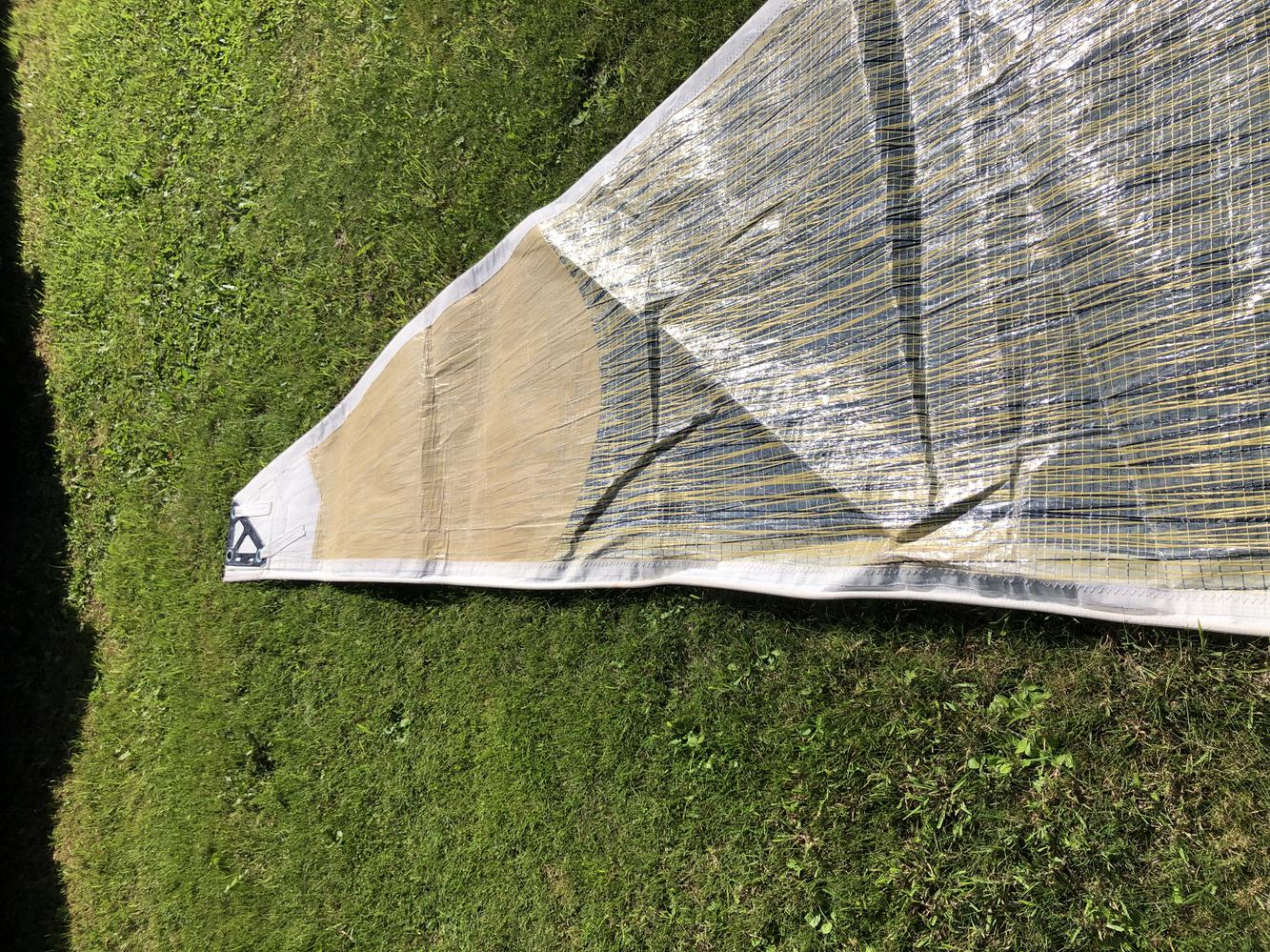 grand voile semi lattée ELVSTROM