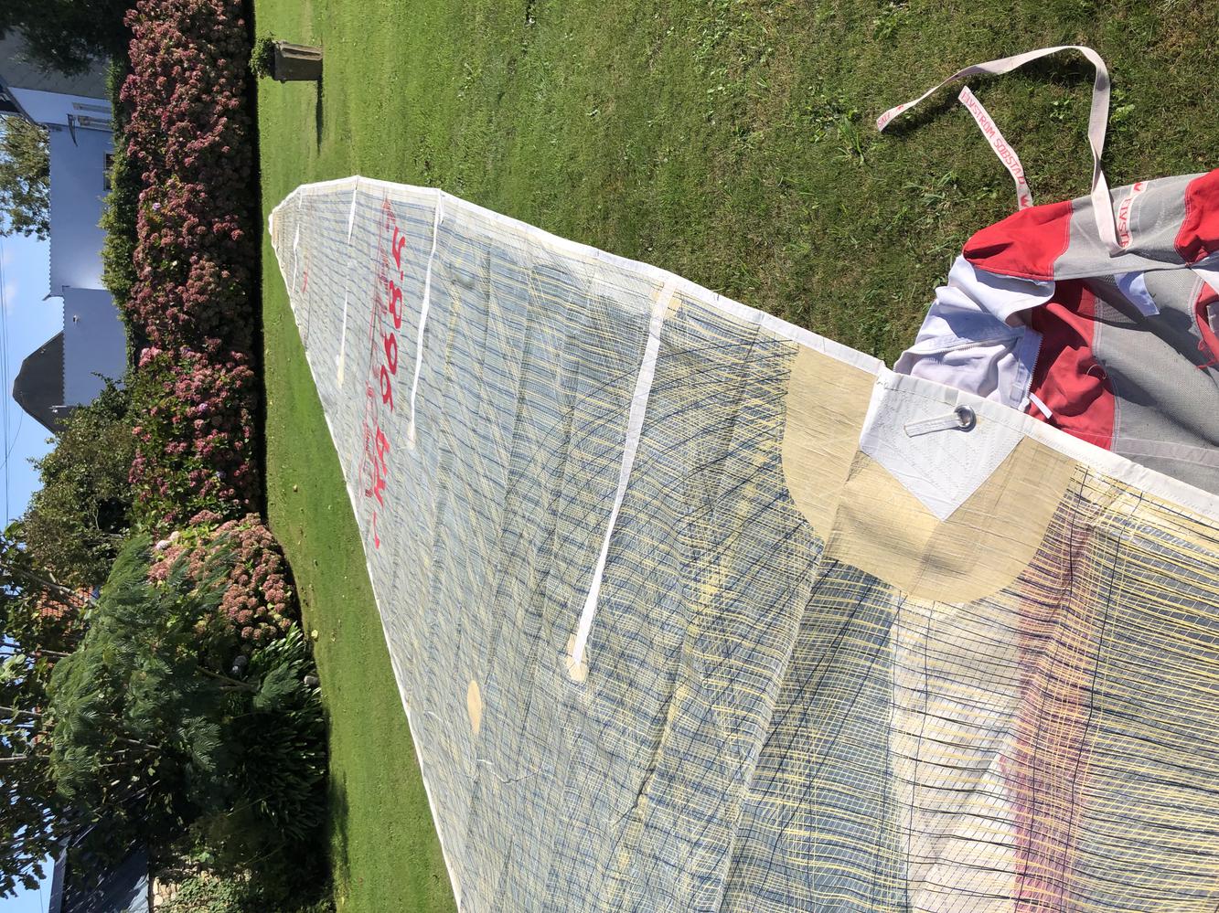 grand voile semi lattée ELVSTROM