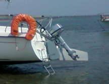 moteu hors-bord Honda 5 cv arbre long sur voilier