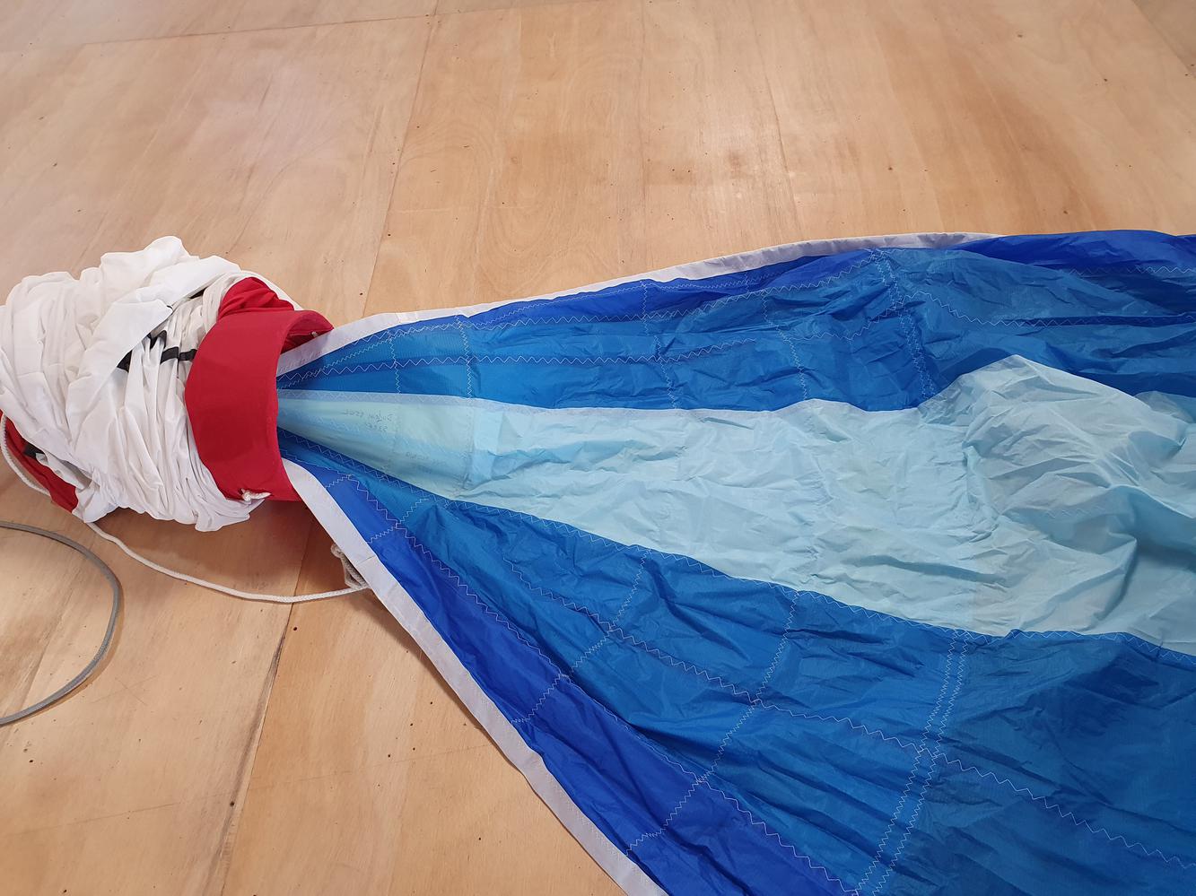 Spi asymétrique 64 m²