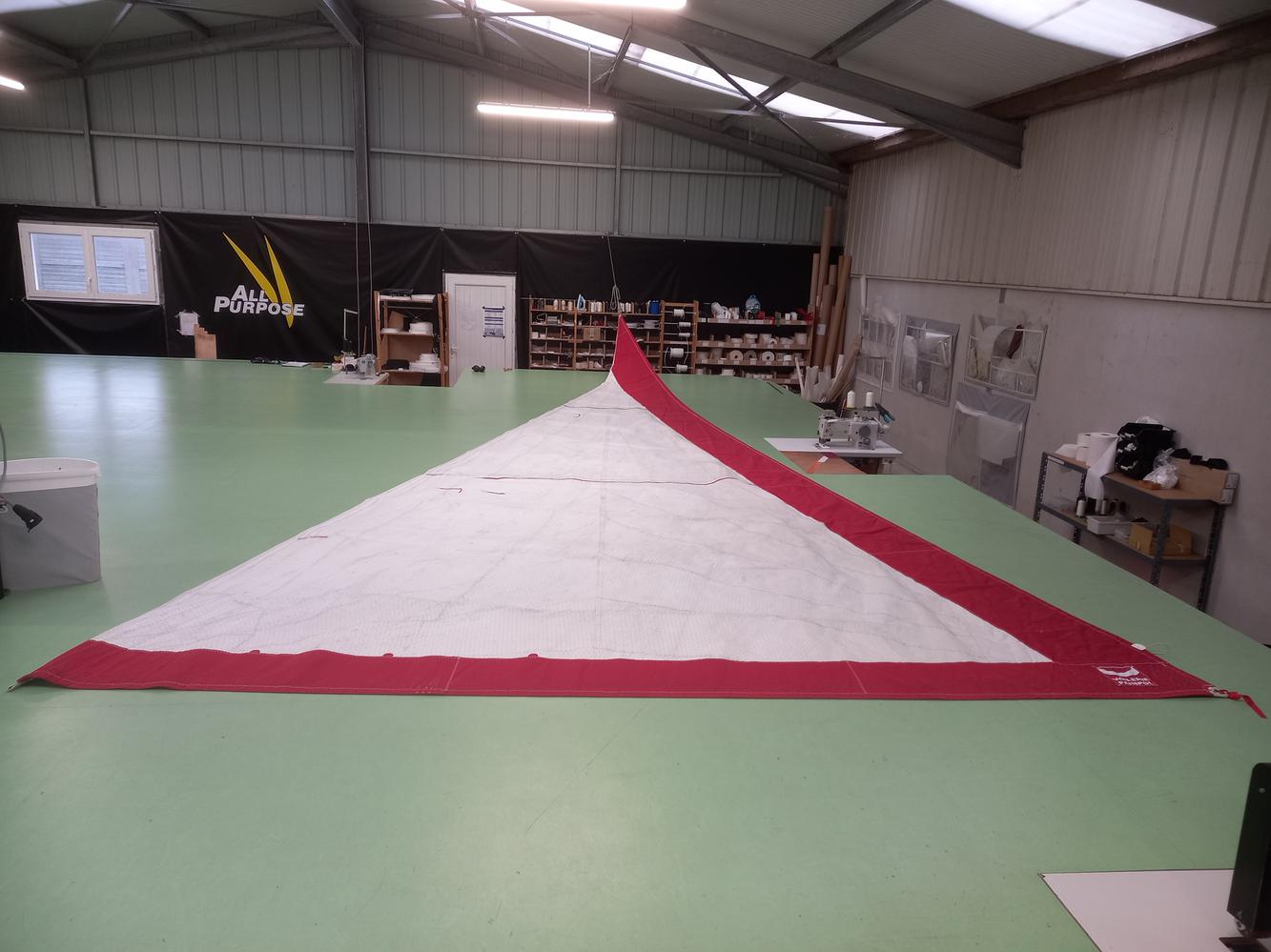 Génois sur enrouleur avec bande anti UV 21m²