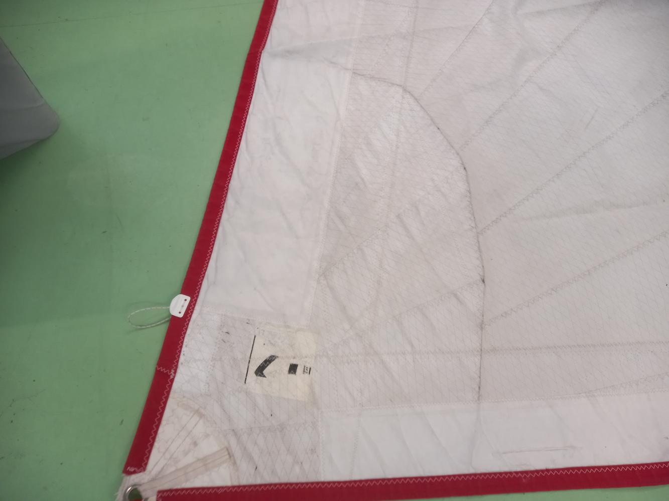 Génois sur enrouleur avec bande anti UV 21m²