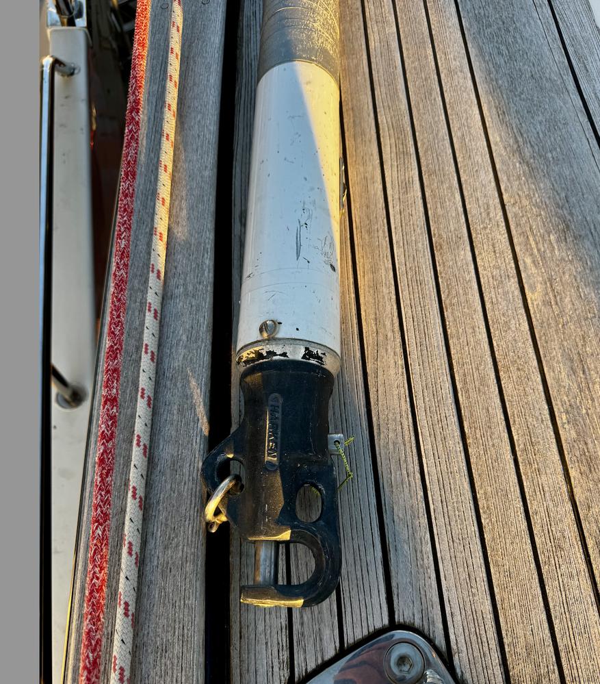 Carbon spinnaker pole