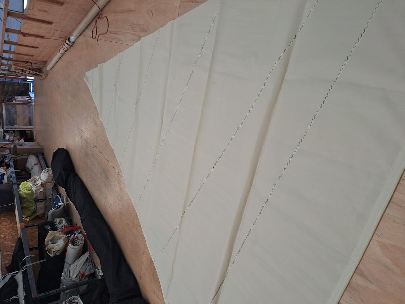 Foc de côtre aurique 8 m²