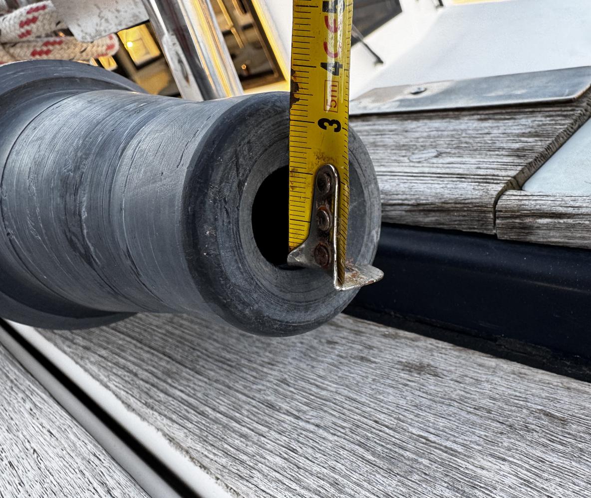 Carbon spinnaker pole