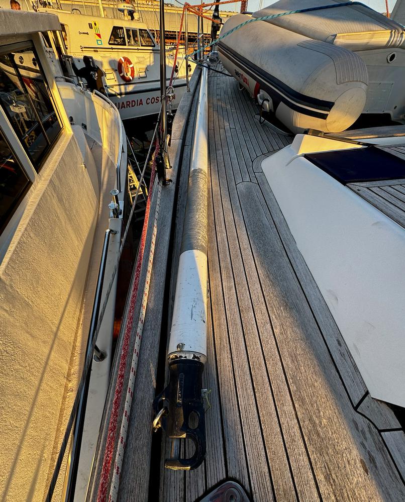 Carbon spinnaker pole