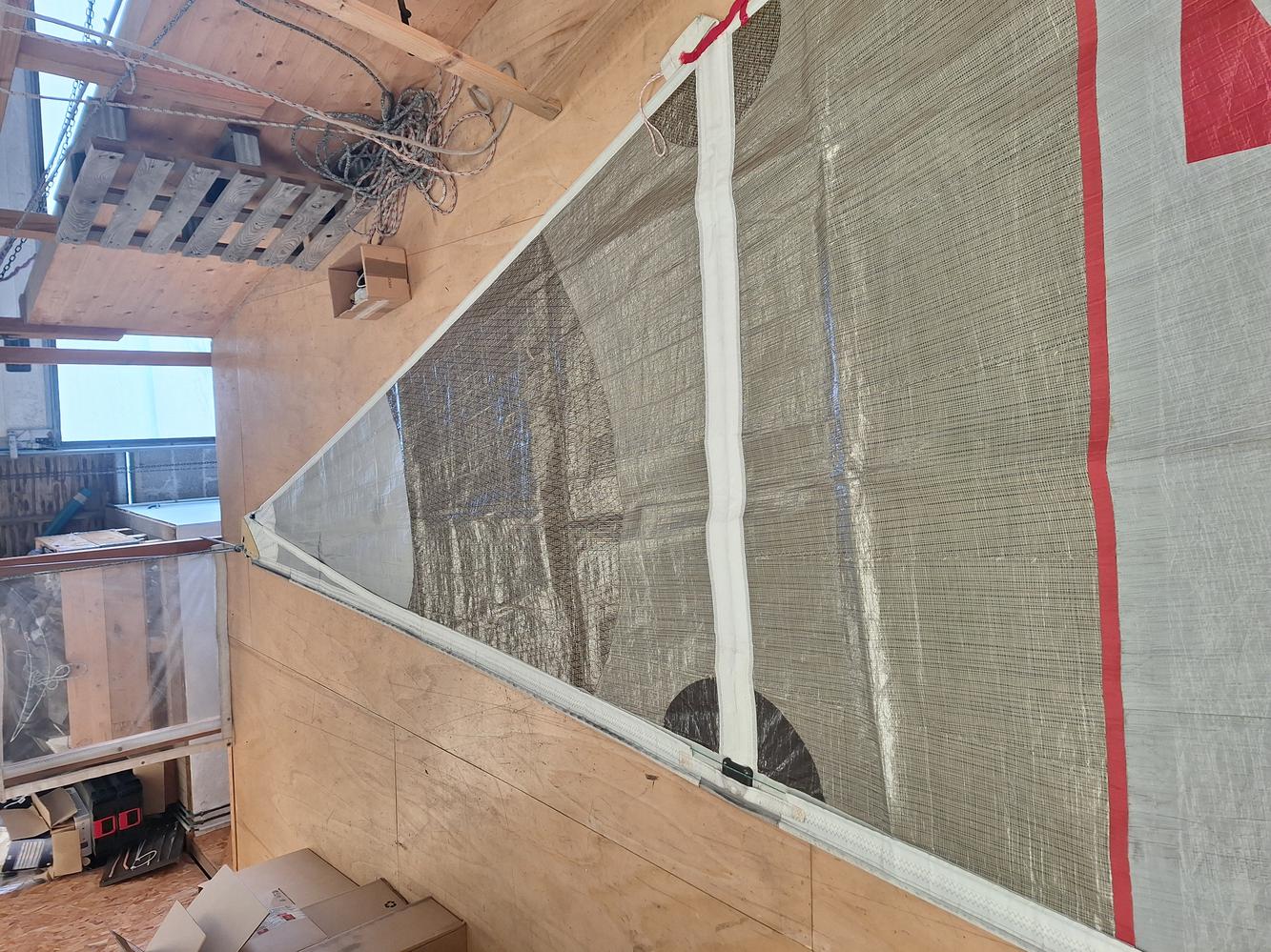 Grand voile semi-lattée 36 m² 3 ris