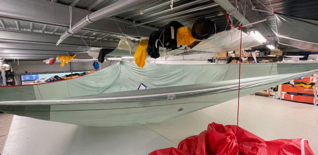 Spi asymétrique sur emmagasineur oceanis 40