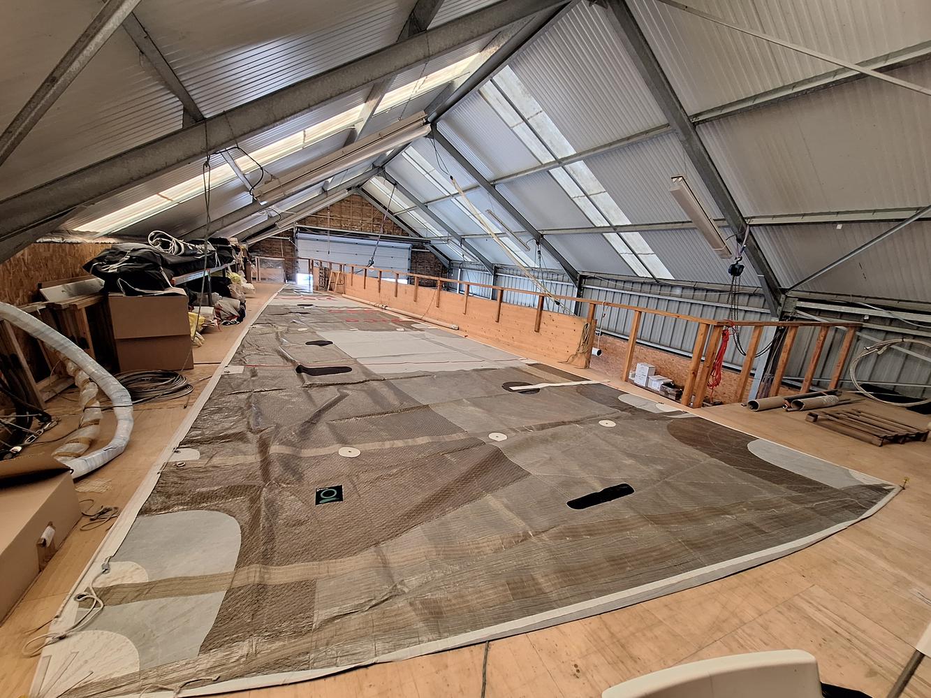 Grand voile semi-lattée 36 m² 3 ris