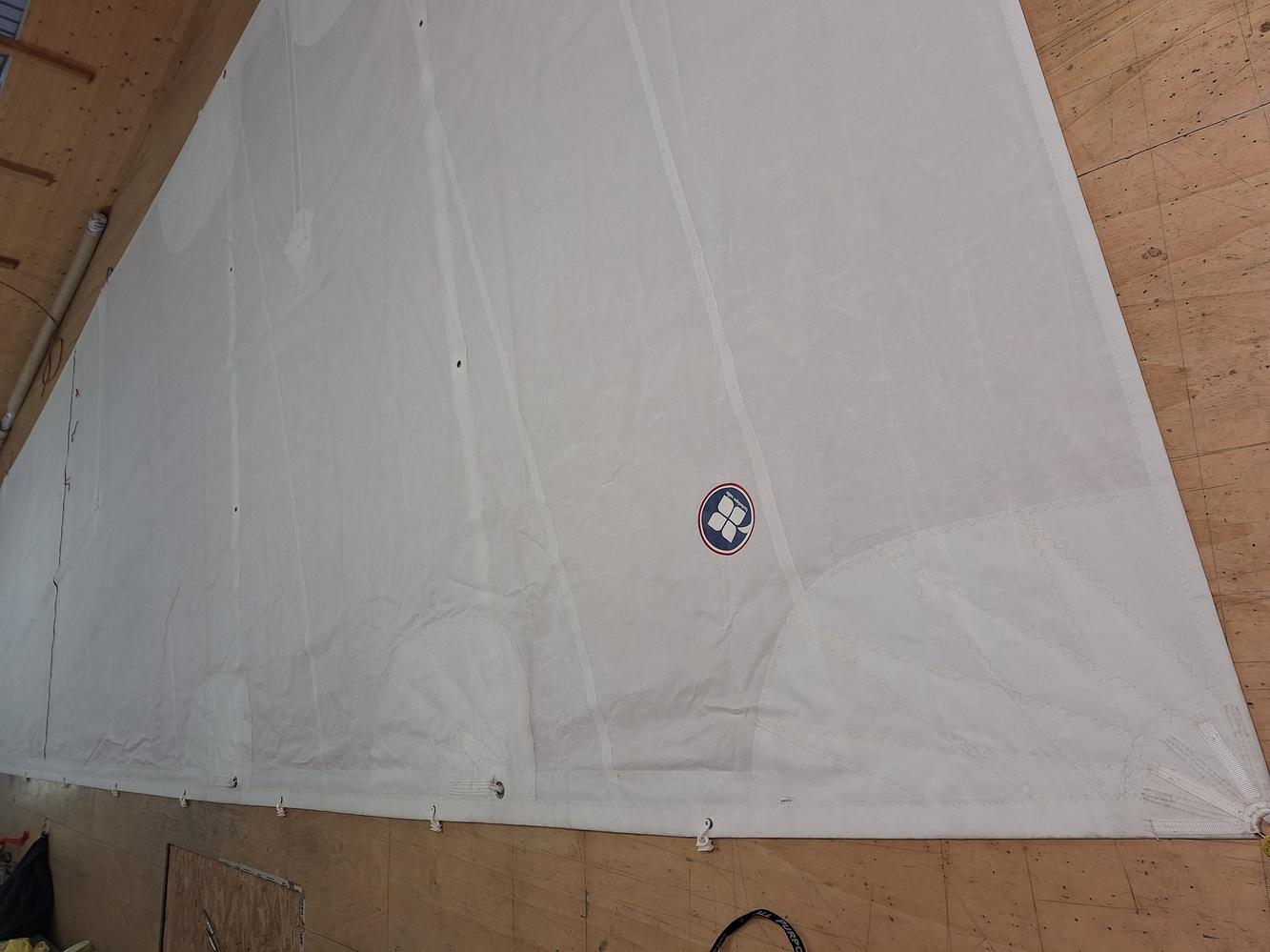 Grand voile à corne semi lattée 2 ris 32 m²