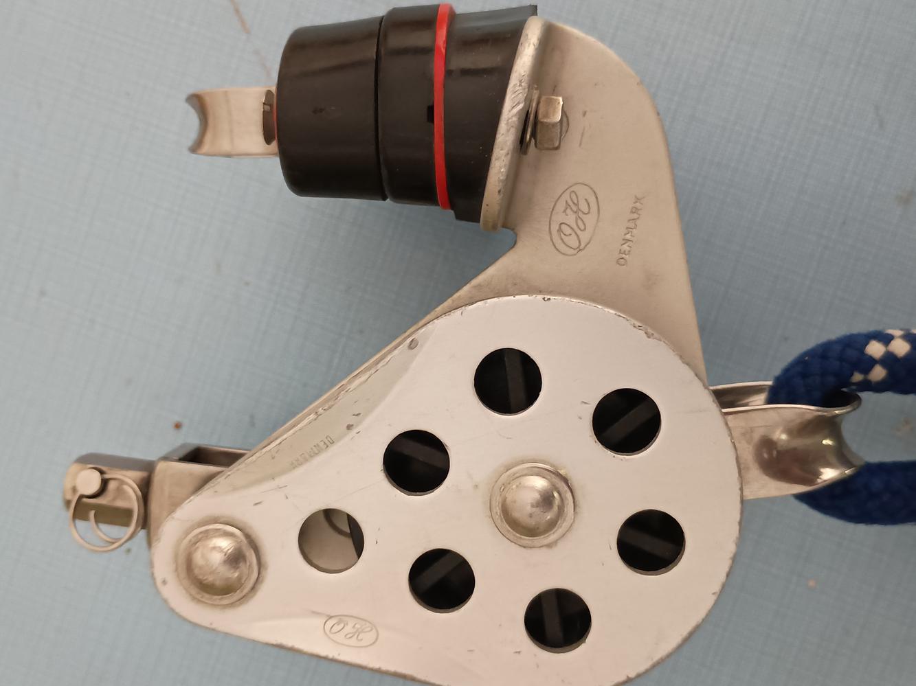 Polea triple con bloqueador