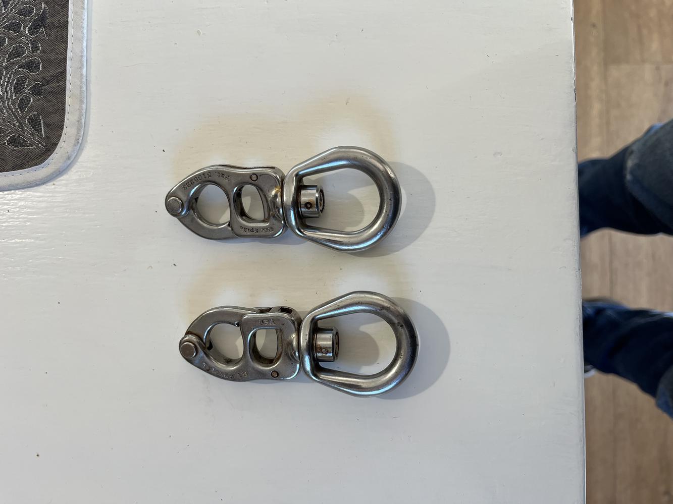 2 Mousquetons tylaska T8