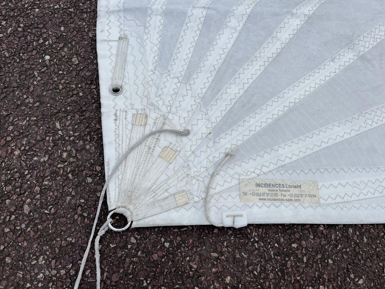 Grand voile lattée Incidence