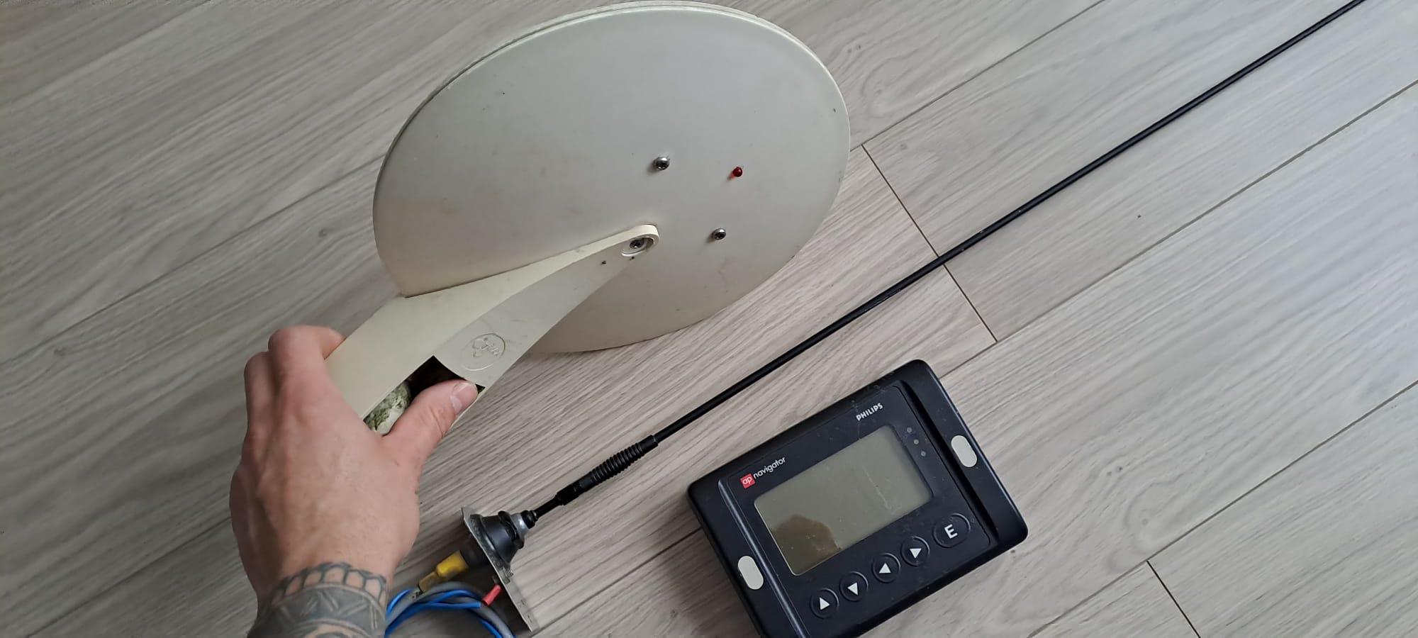 Navigator + two antennas (1 old school) - (2 GPS)