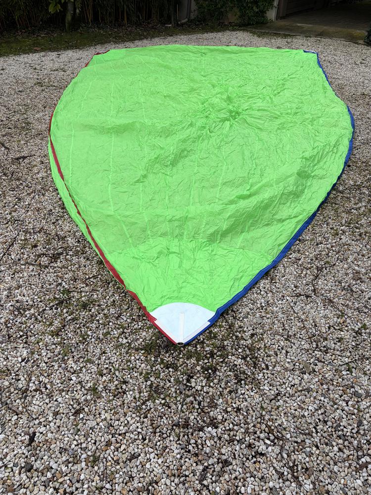 Spi symétrique 25 m2 quasi neuf