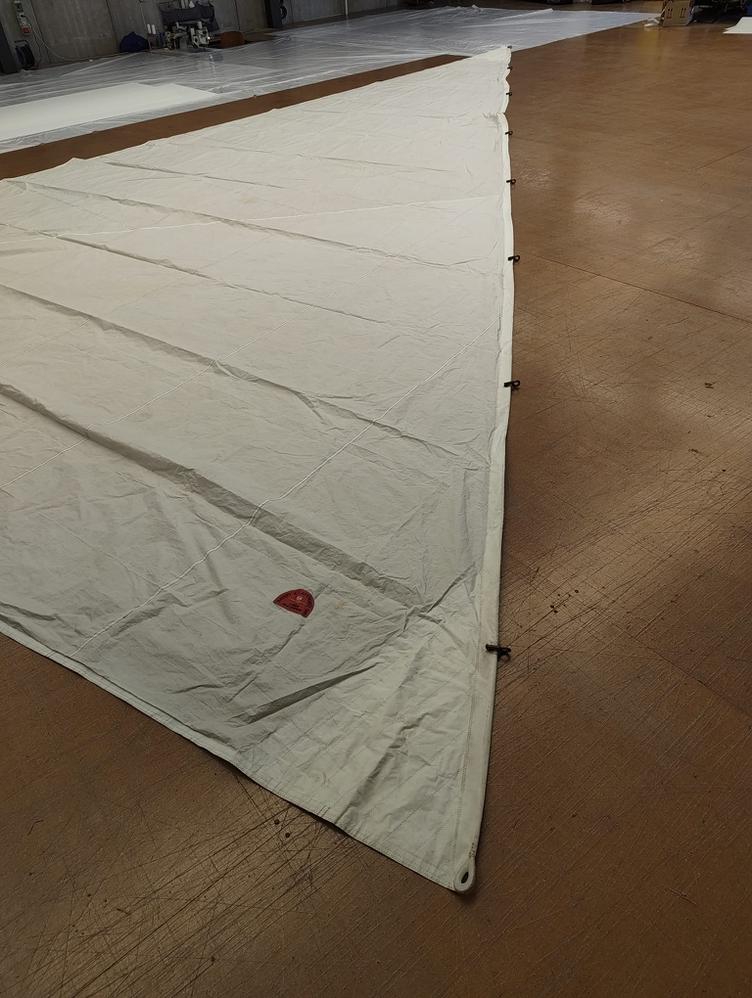 Light Genoa with hanks