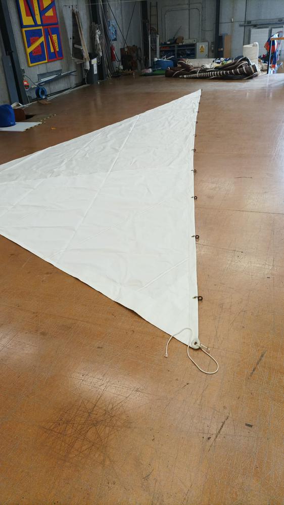 Foque de garruchos/ Jib with Hanks