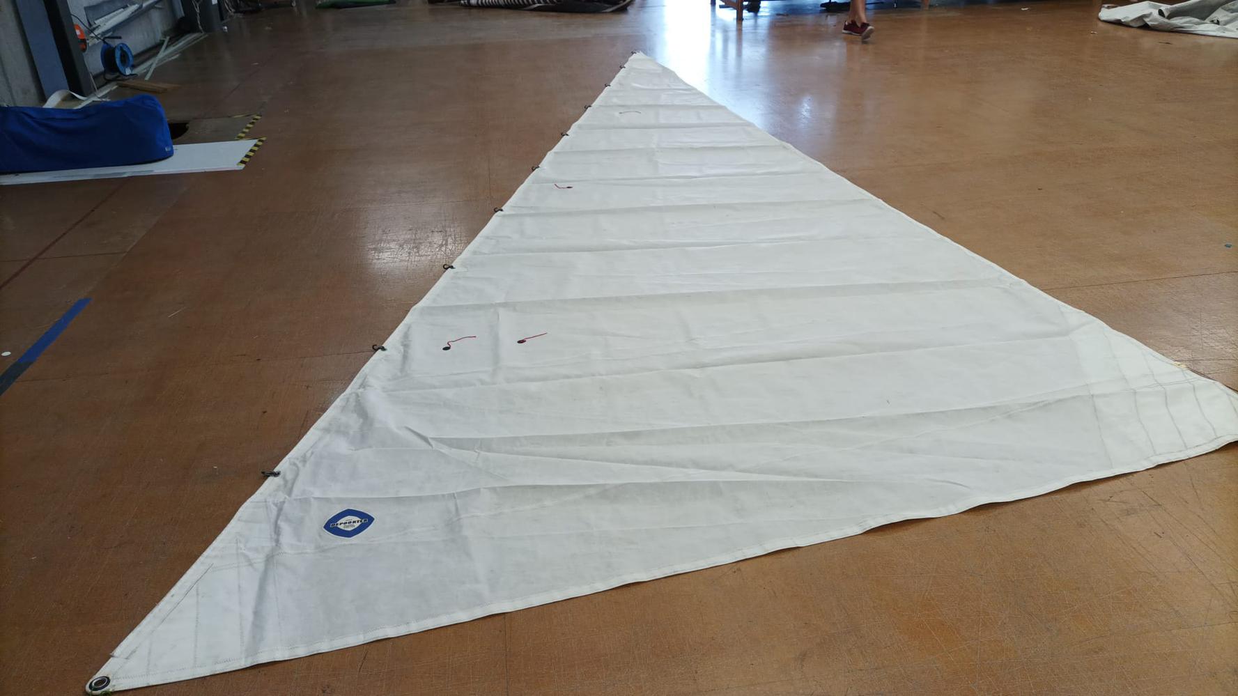 Foque de garruchos/ Jib with hanksv