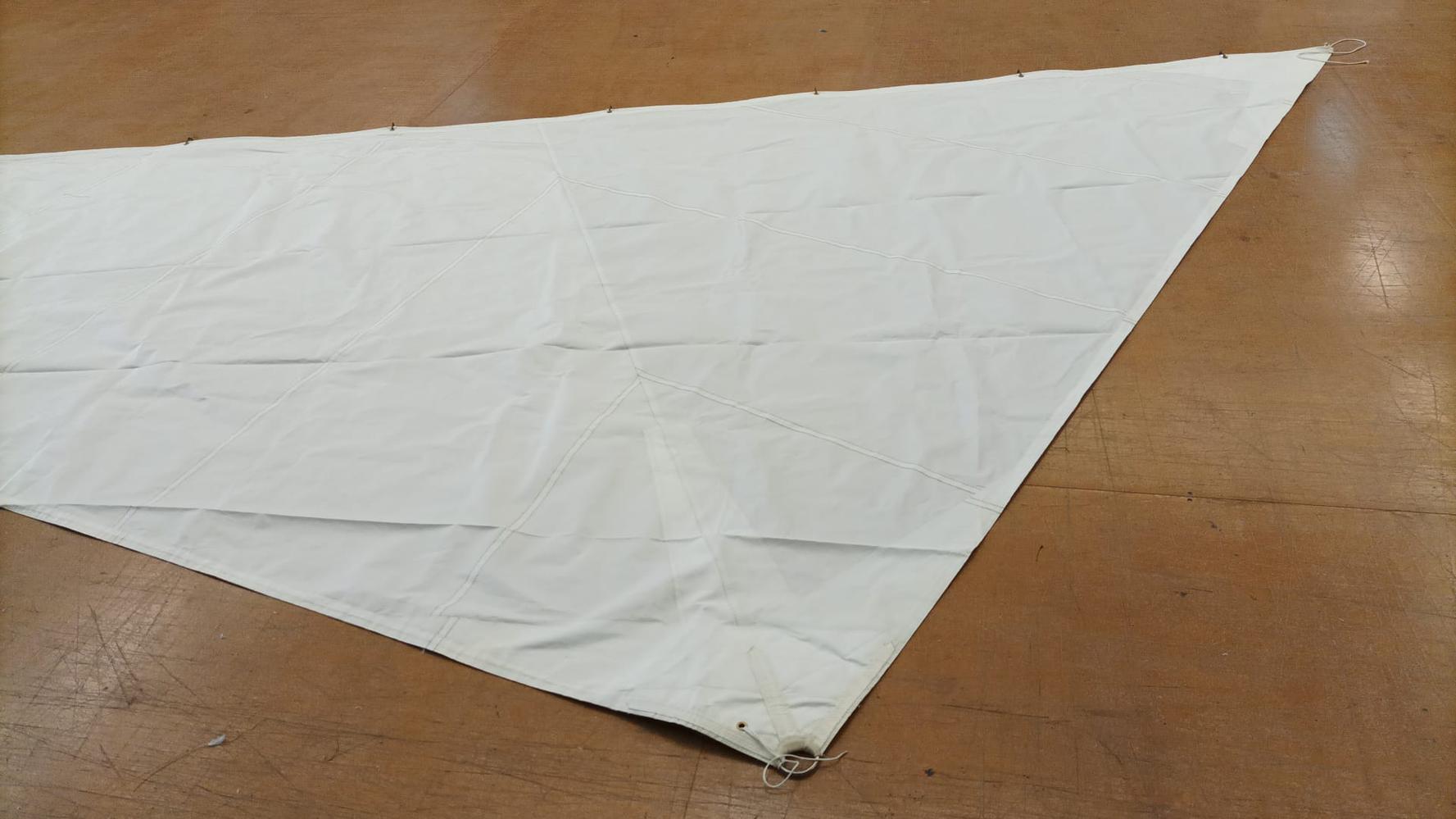 Foque de garruchos/ Jib with Hanks