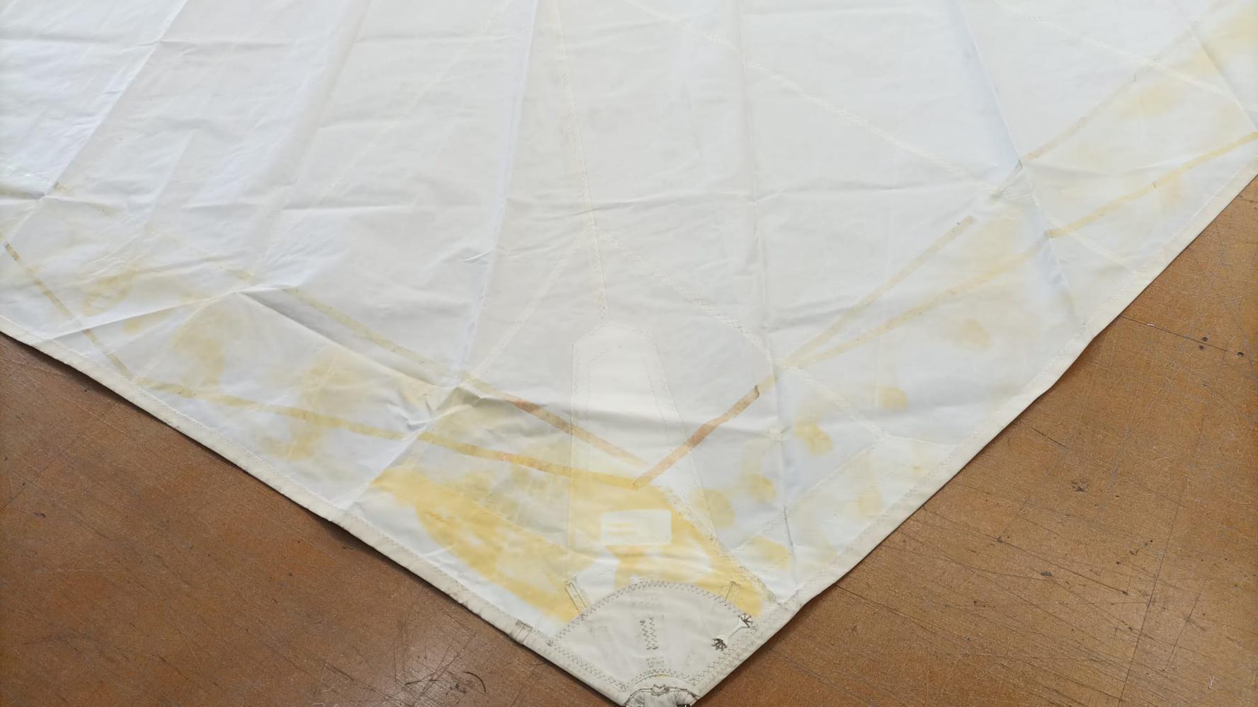 Trinqueta de garruchos. Stay sail with hanks