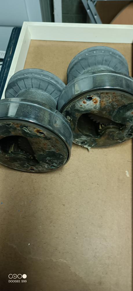 2 Winches  43 Lewmar pour voilier 34"