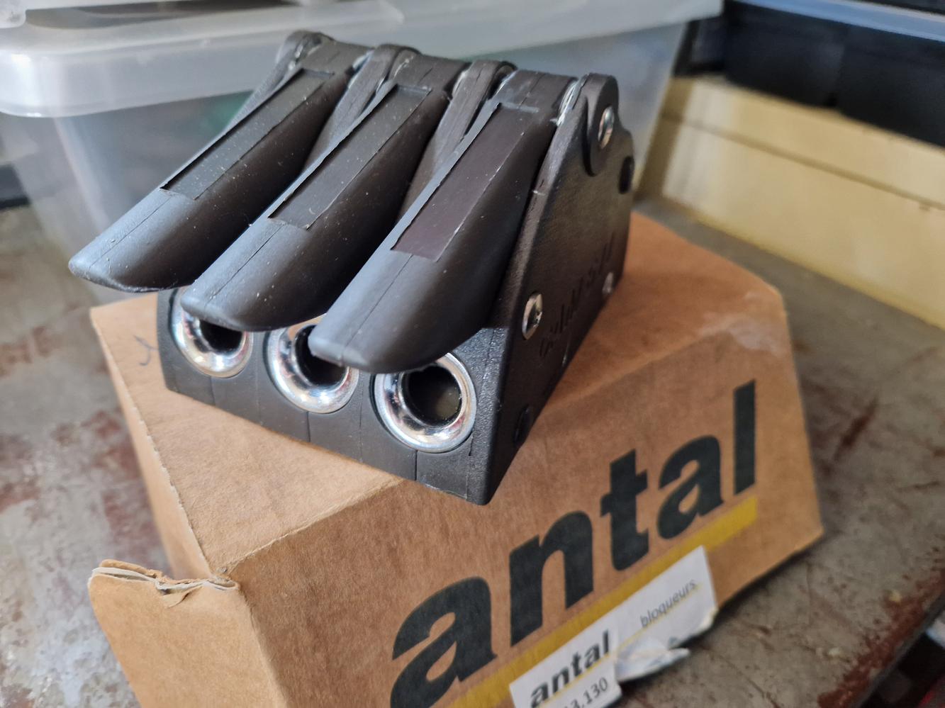 Bloqueur triple antal