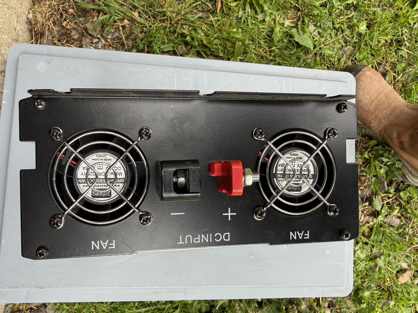 CONVERTISSEUR 12VOLT /230 VOLT 2000W SOC ENERGIE