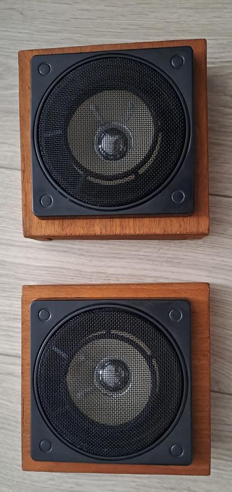 Stereo system: Radio + CD player + 2 speakers