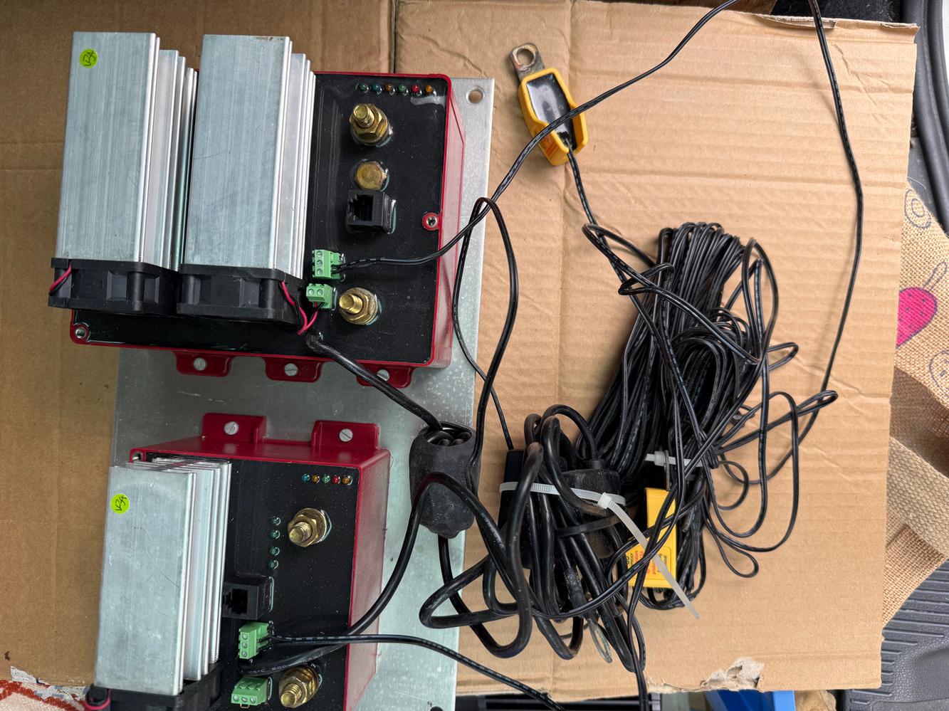 CHARGEUR / ALTERNATEUR /BATTERIE STERLING POWER