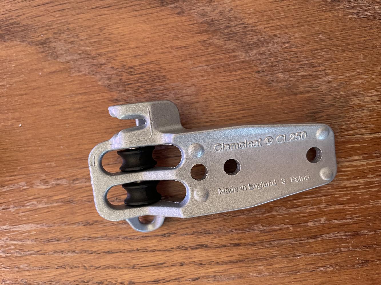 clamcleat CL249