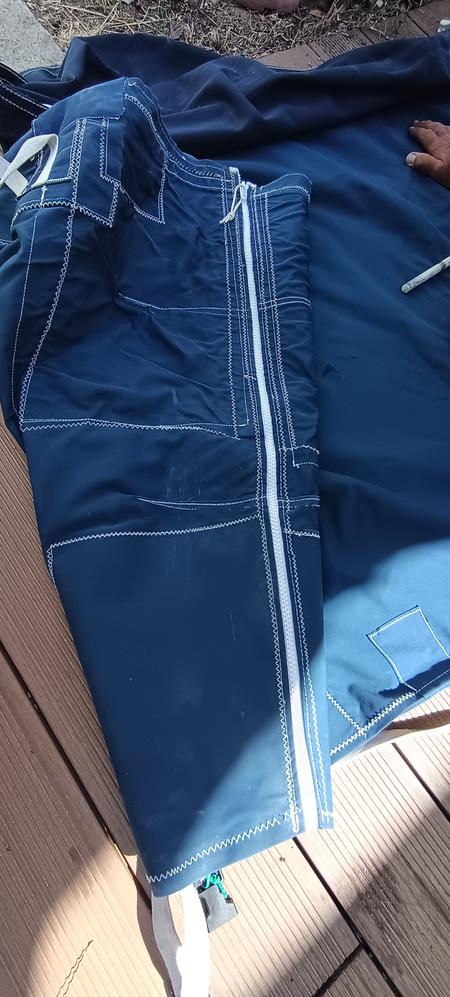 Grand voile lattée et lazy bag