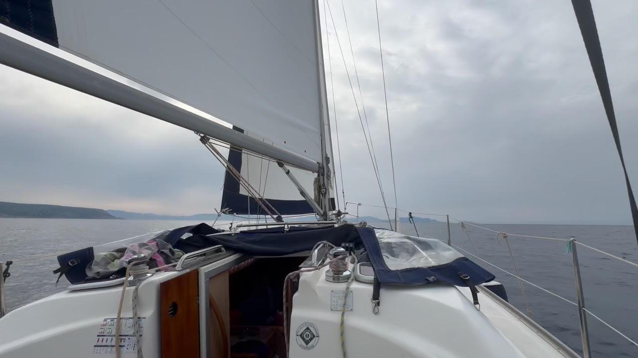 Grand-voile sur enrouleur mât Selden — Bavaria 31
