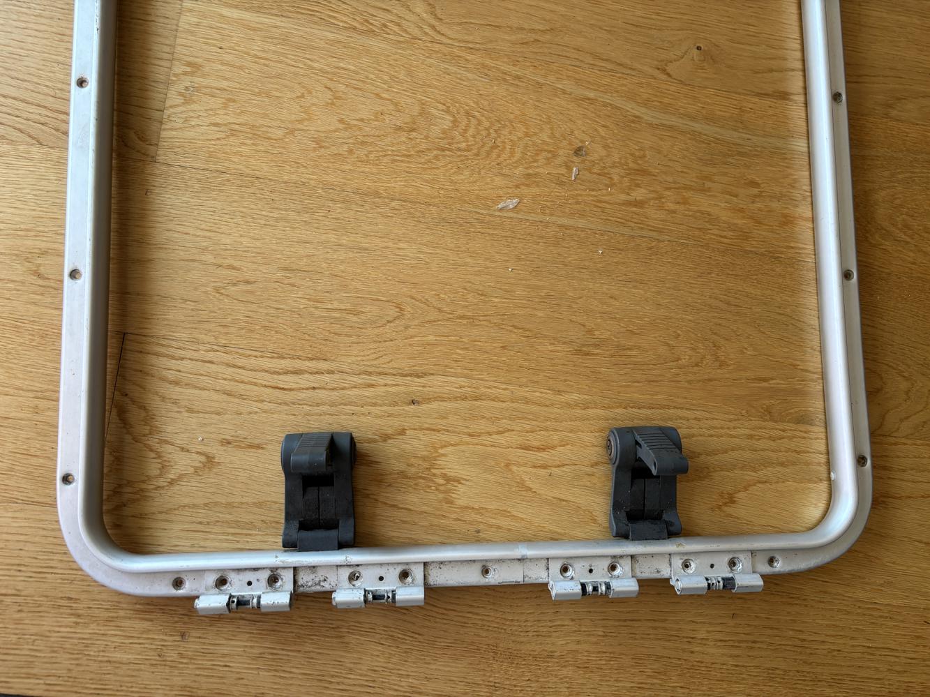 Panneau Lewmar Medium Profile T 70