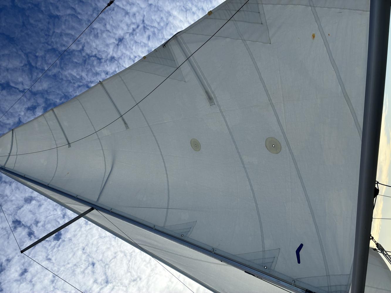 Grand voile semi lattée