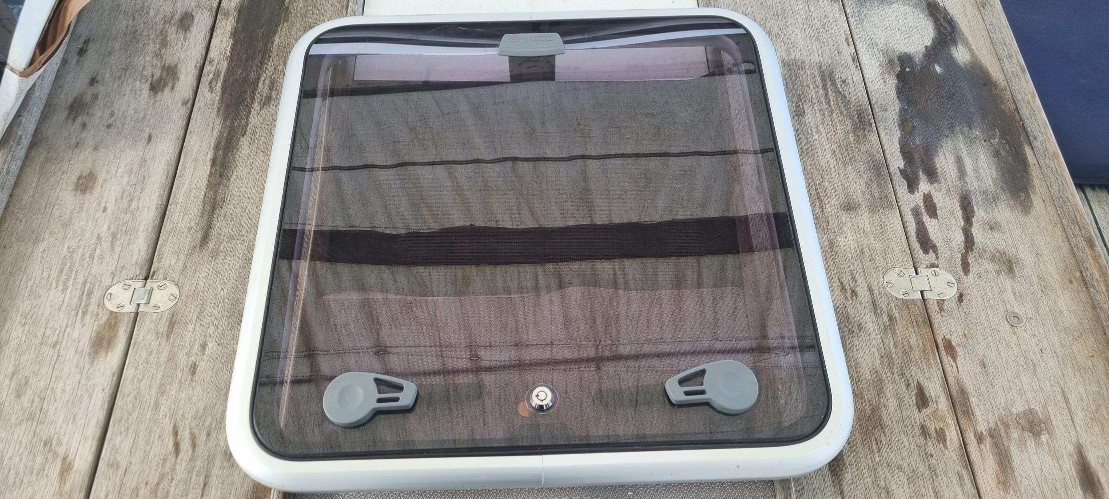 Panneaux de pont Lewmar Medium profil T70