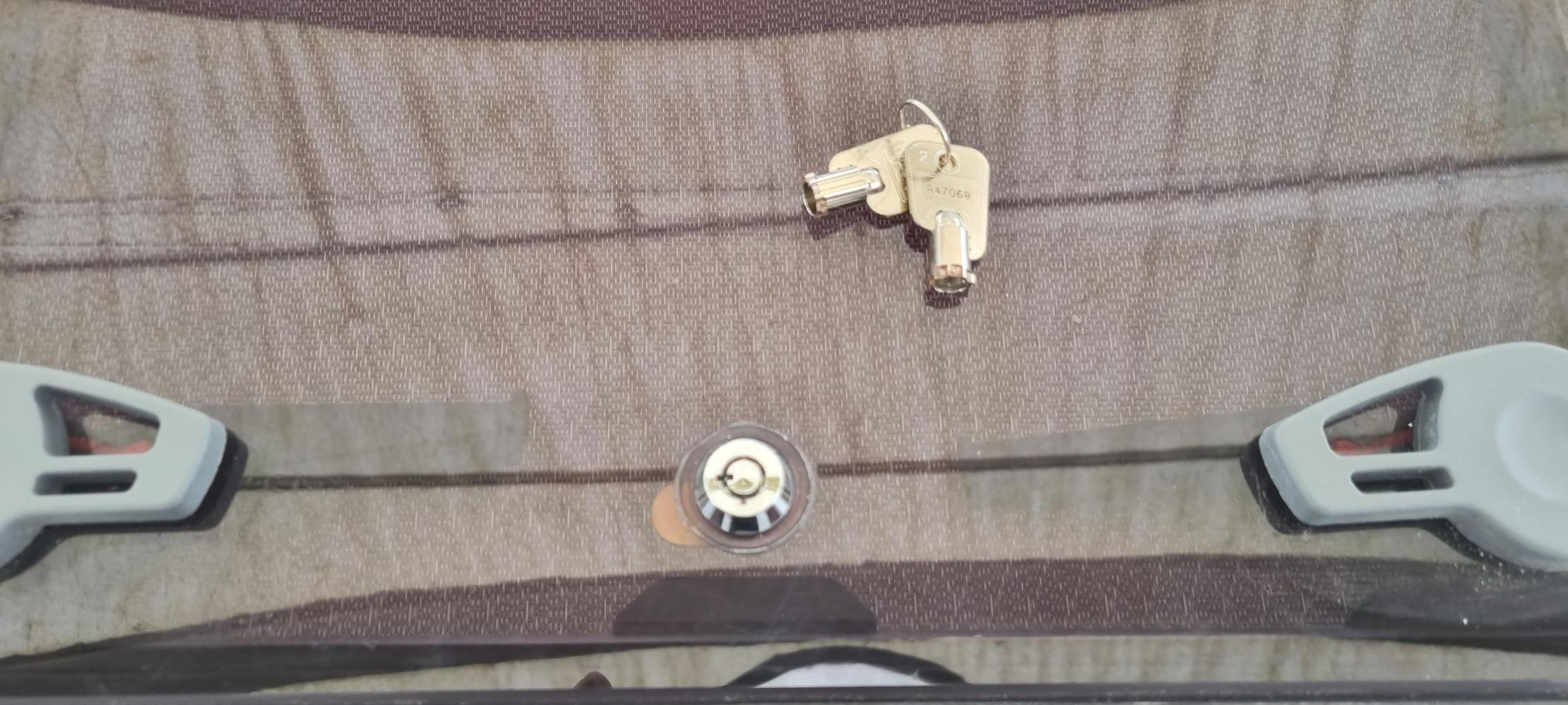Panneaux de pont Lewmar Medium profil T70